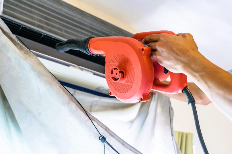 Cleaning A/C service